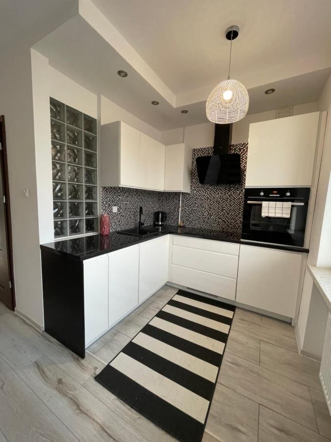 Aleje Jerozolimskie: Central Warsaw Stay with Free Parking Exterior photo