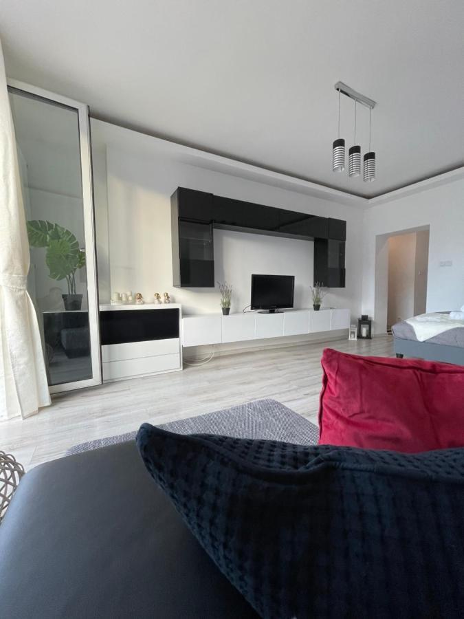 Aleje Jerozolimskie: Central Warsaw Stay with Free Parking Exterior photo